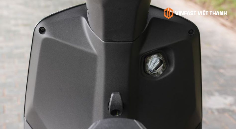 Khởi động xe máy điện VinFast với khoá Smartkey