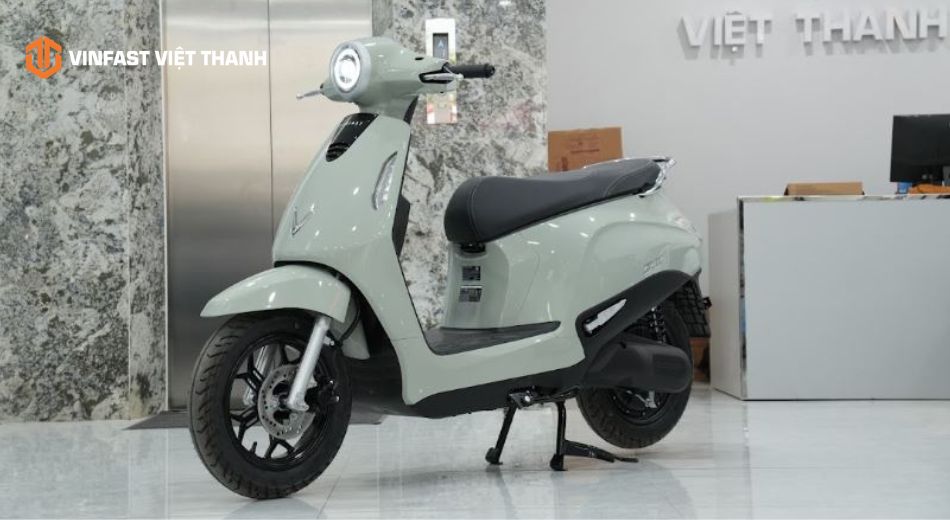 Xe máy điện VinFast màu xanh Evo đổi pin