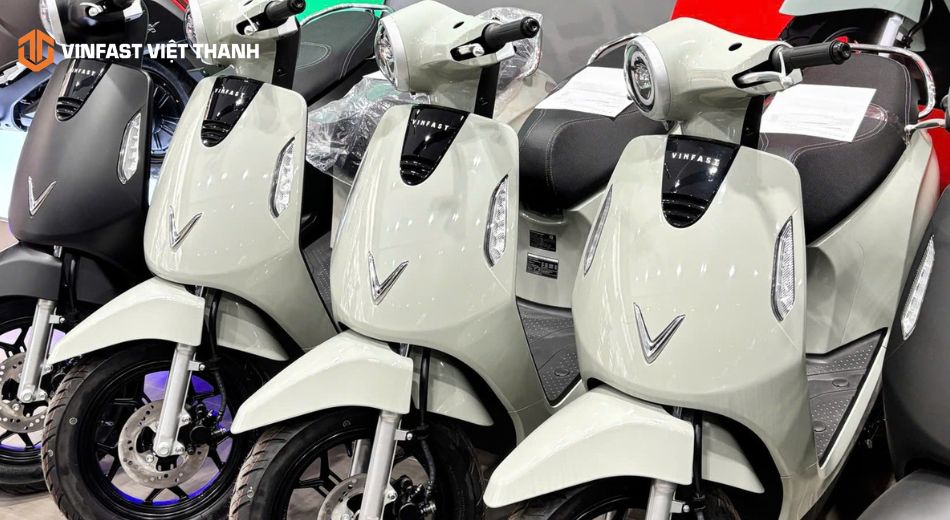 VinFast Evo Grand màu xanh nhẹ nhàng