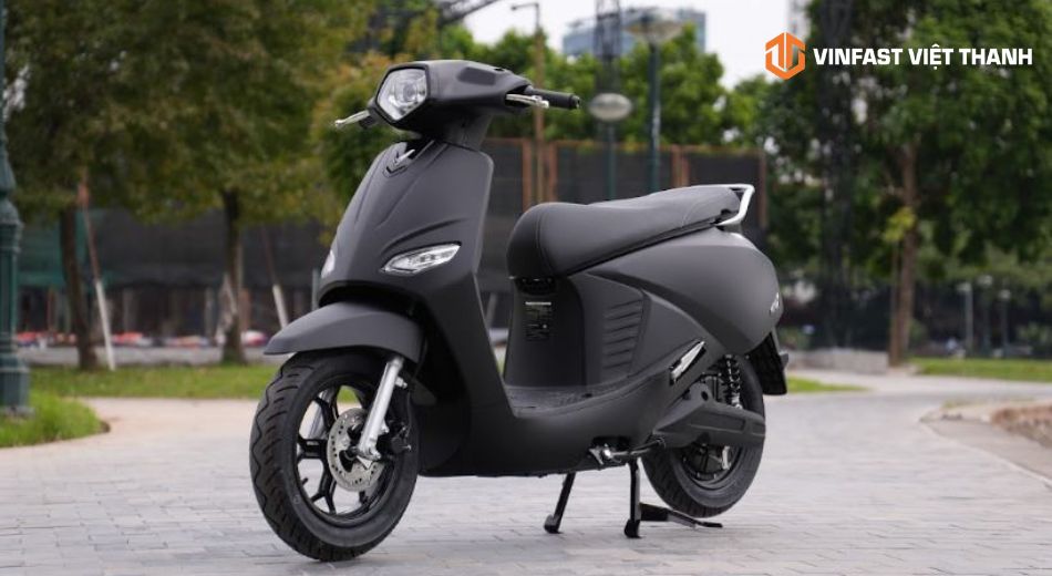 Mẫu xe máy điện Vero X màu đen