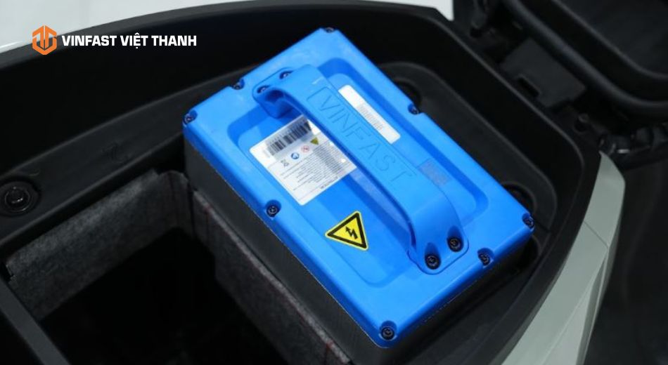 Hoàn tất thao tác lắp pin để di chuyển