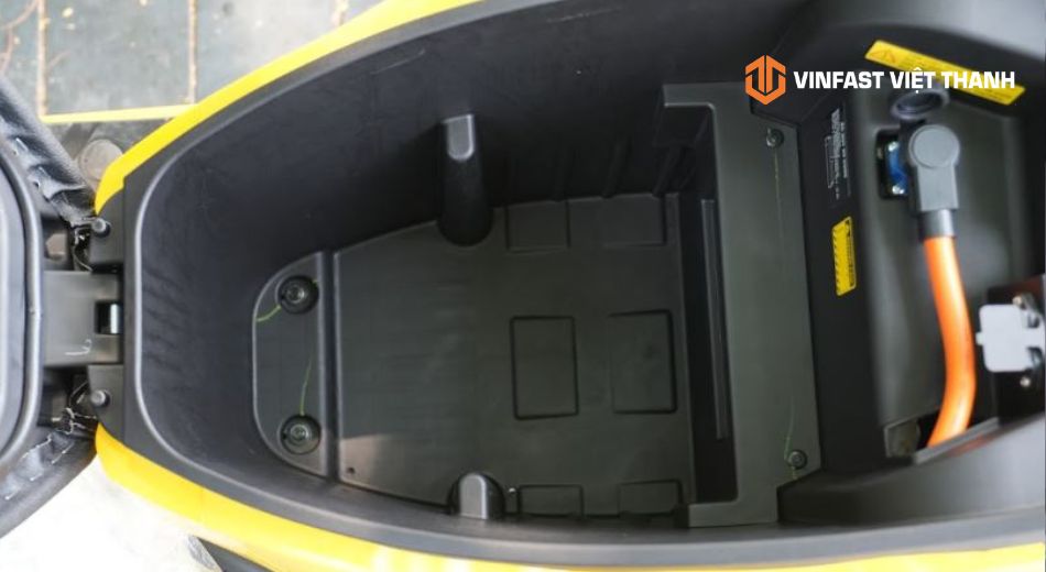 Đồ vật nào không nên để trong cốp xe