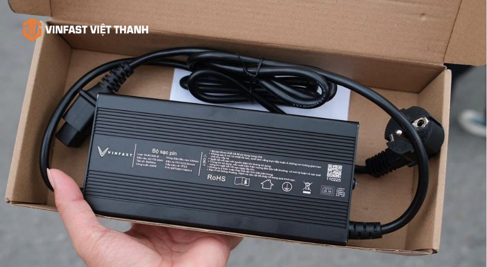 Bộ sạc pin cho xe máy điện bị hỏng