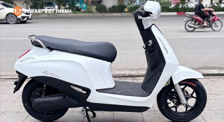 Sử dụng xe máy điện cần lưu ý gì để không chai pin