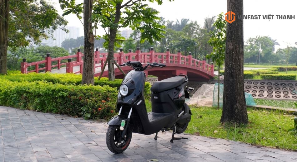 Thiết kế VinFast Zgoo màu đen bí ẩn - xe máy điện cho người thấp