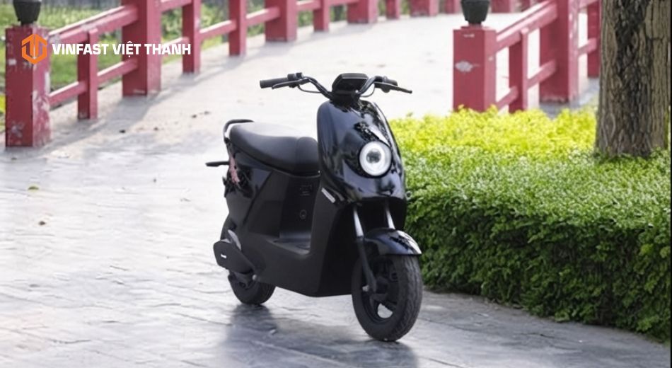Sử dụng bộ sạc chính hãng cho xe
