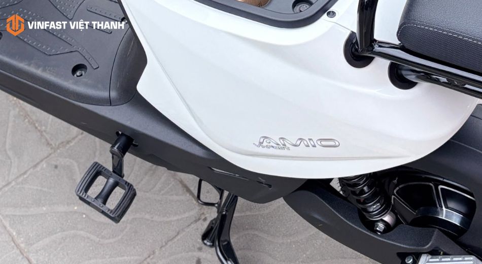 Xe máy điện có bàn đạp là gì