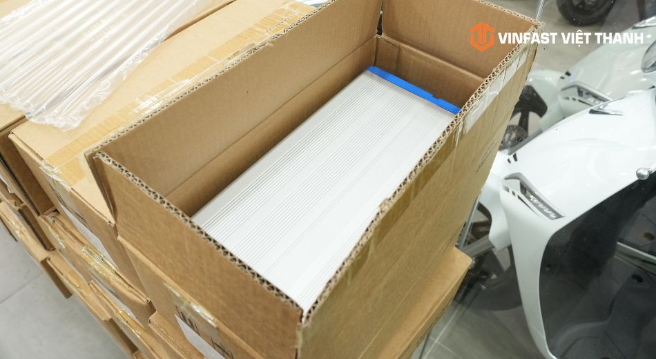 Kiểm tra pin bằng mắt thường