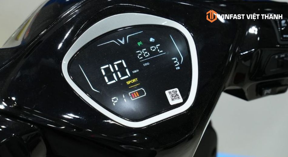 cách kiểm tra pin xe máy điện VinFast trên màn hình của xe