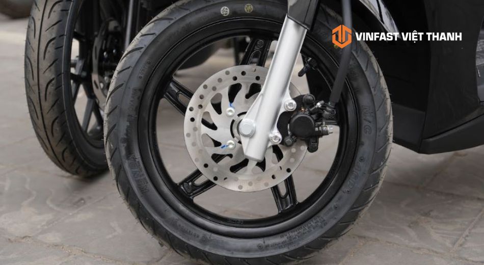 Lốp xe dễ hư hỏng khi để dưới nắng lâu