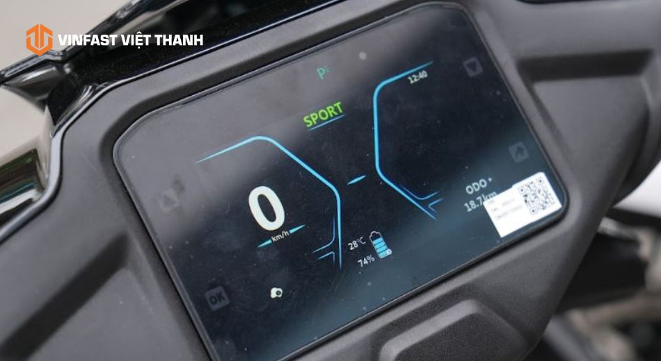 Màn hình xe ảnh hưởng khi tiếp xúc ánh nắng lâu