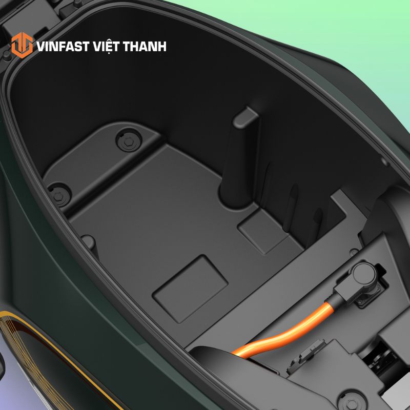 Cốp xe Evo Grand Limited rộng để chứa đồ