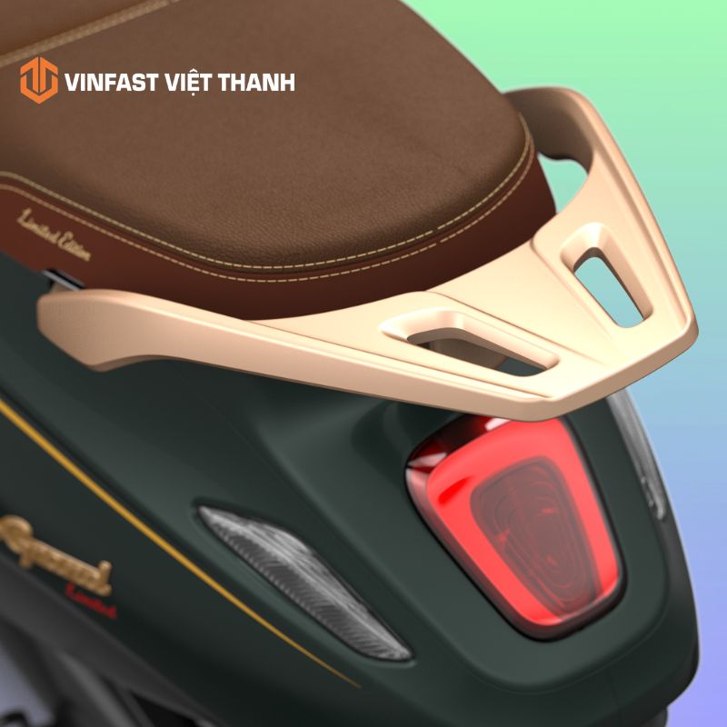 Đèn hậu phía sau xe Evo Grand Limited