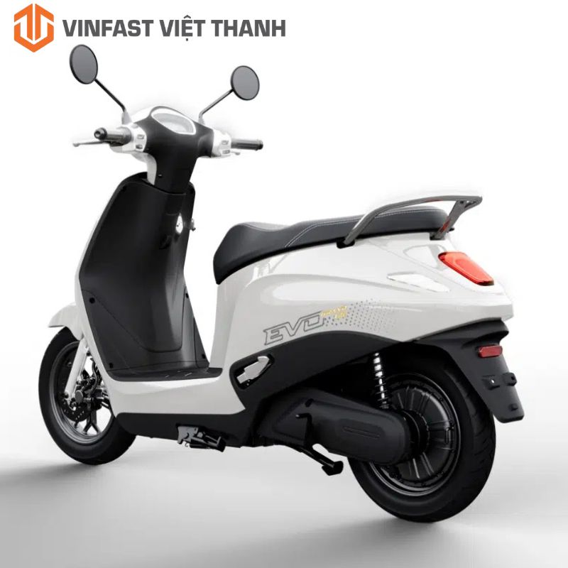 phia-sau-xe-vinfast-evo-grand-lite-mau-trang