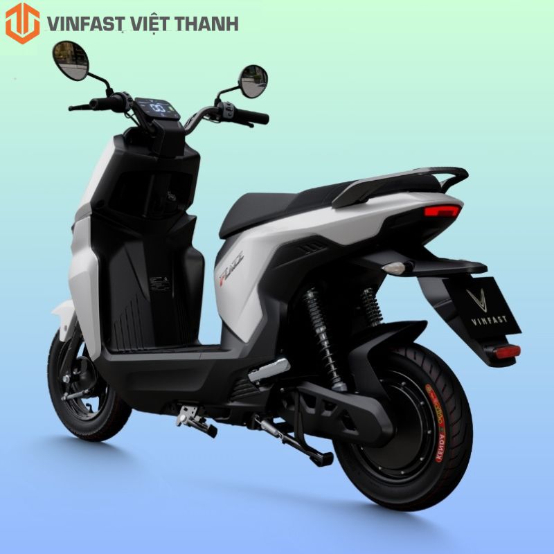 thiet-ke-phia-sau-xe-may-dien-vinfast-flazz-mau-trang