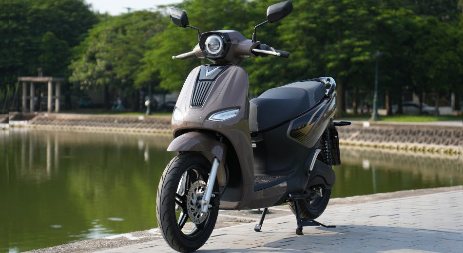Xe Máy Điện VinFast 2 Pin: Nên Chọn Mua Pin Cố Định Hay Thuê Pin?
