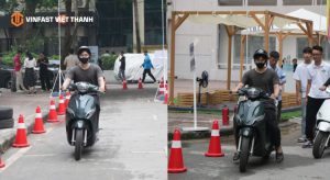 Đi xe máy điện có cần đội mũ bảo hiểm không