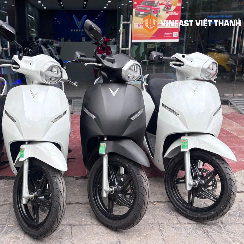 klara-neo-voi-2-mau-trang-den