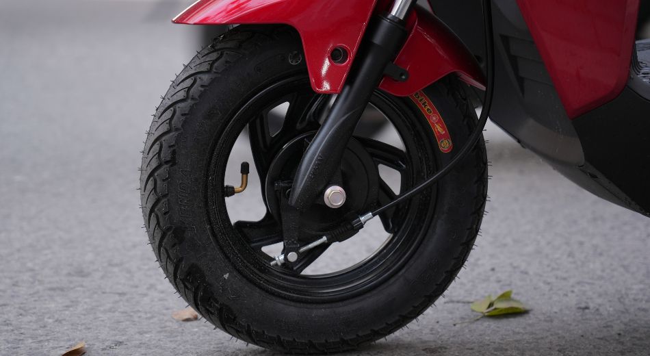 Lốp Không Săm Cho Xe Máy Điện Là Gì? Cần Lưu Ý Gì Khi Sử Dụng