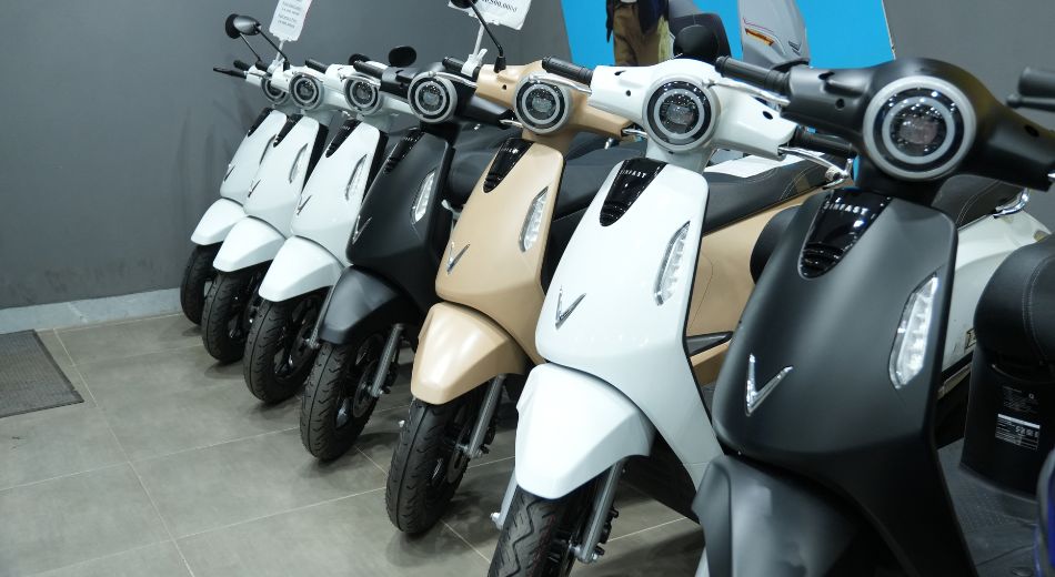 VinFast Evo Lite Và Flazz Max: Nên Chọn Mẫu Xe Nào Cho Học Sinh?